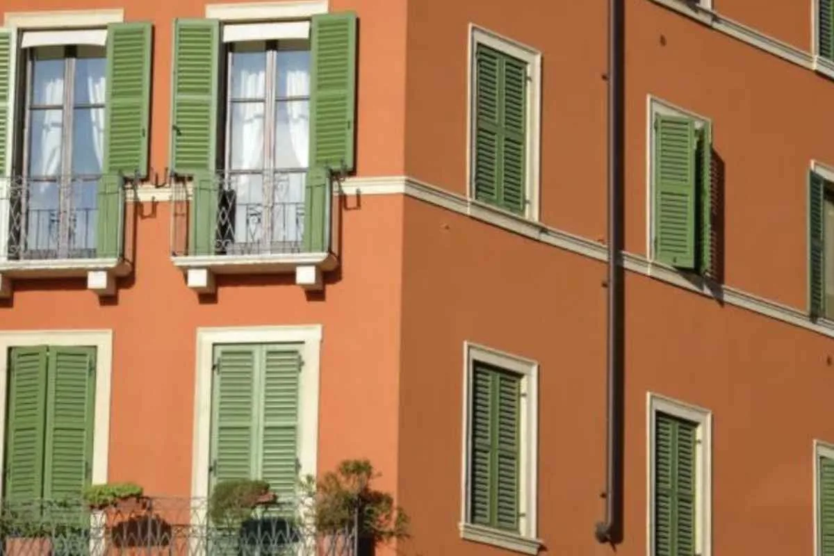 Nel caso concreto, le modifiche sono state ritenute invasive proprio per il loro effetto combinato. La nuova scala in ferro