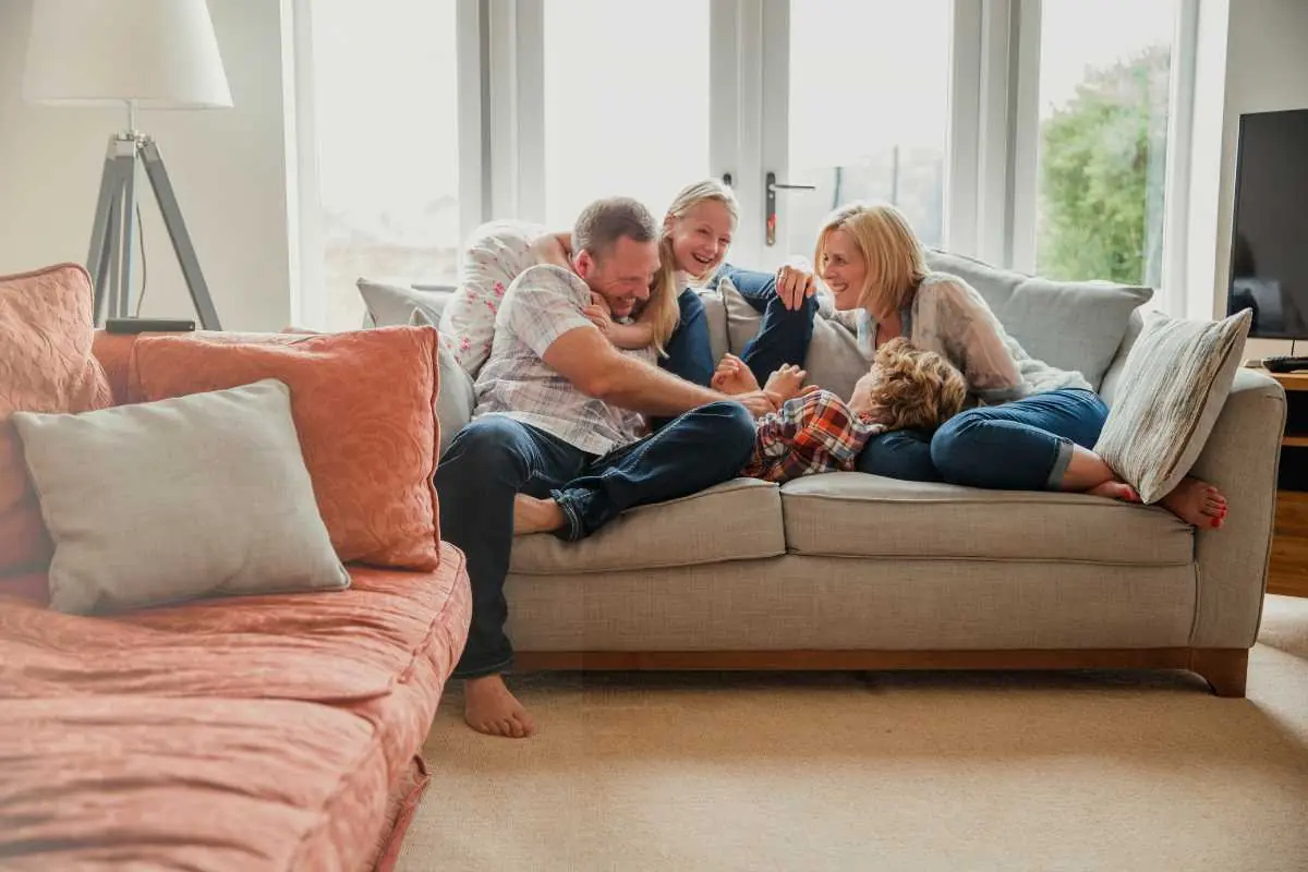 Come scegliere un divano per la famiglia