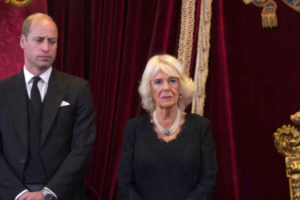 Primo piano di William e della regina camilla