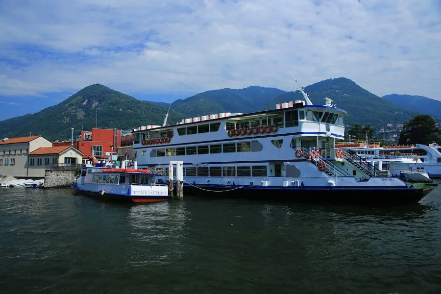 Imbarcazioni sul Lago di Como. Immagine di contesto, foto di Ray Swi-hymn, Wikimedia Commons, CC BY-SA 2.0.