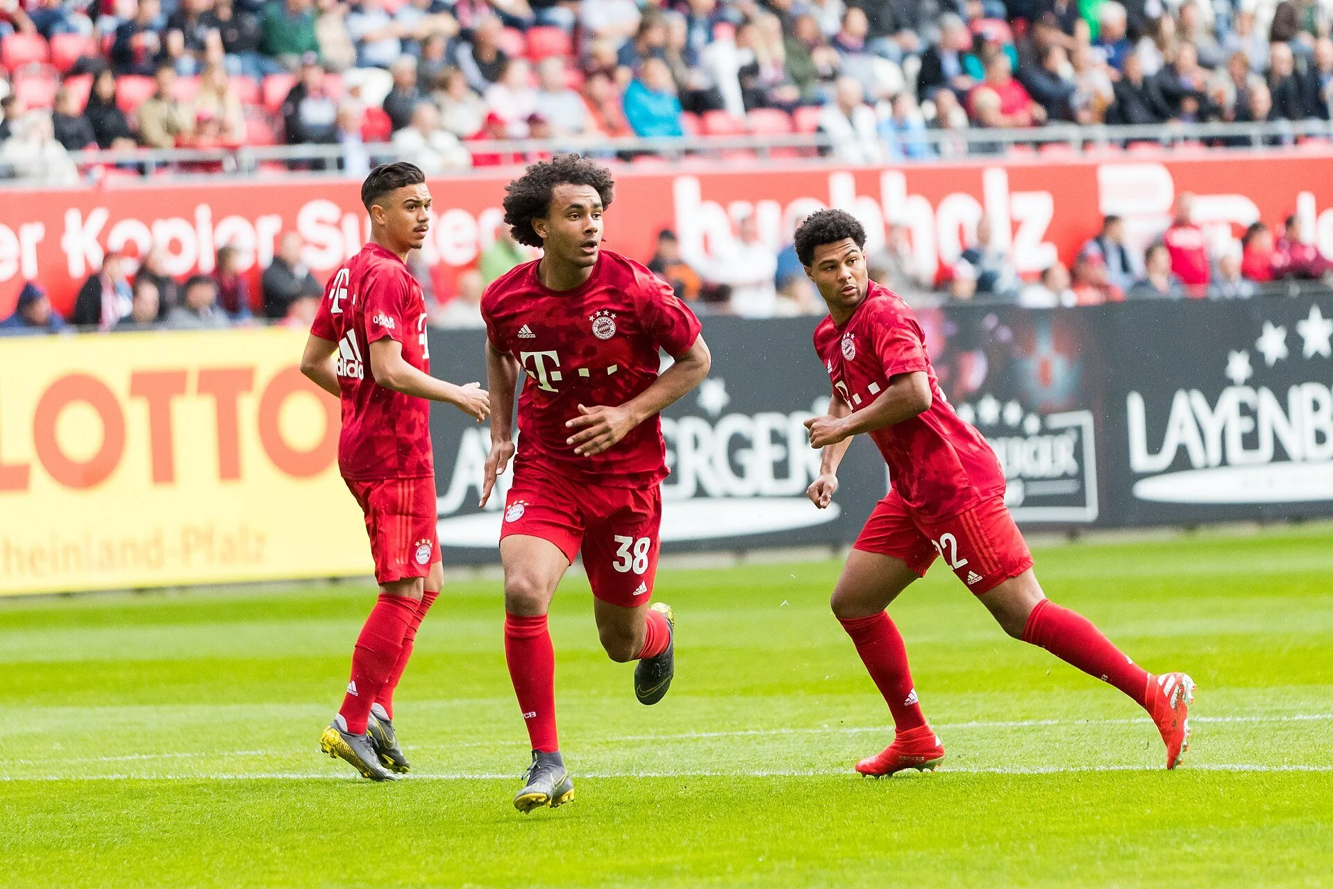 Joshua Zirkzee in campo con il Bayern Monaco. Foto di Sven Mandel, Wikimedia Commons, CC BY SA 4.0.