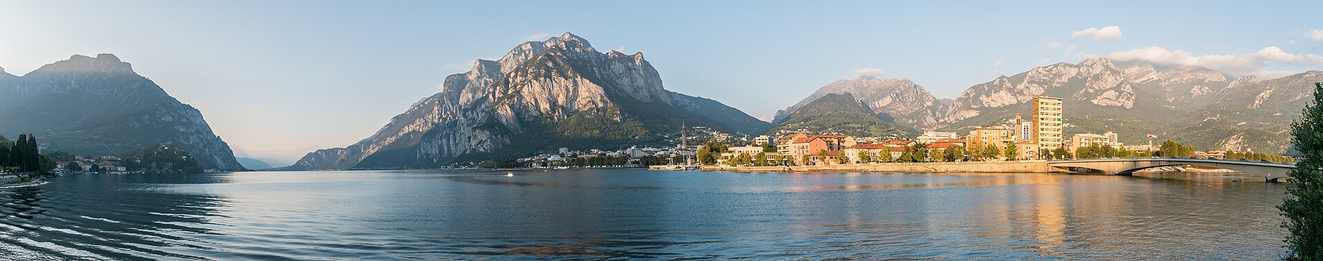 Lago di Como visto da Lecco. Immagine di contesto, foto di Krzysztof Golik, Wikimedia Commons, CC BY SA 4.0.