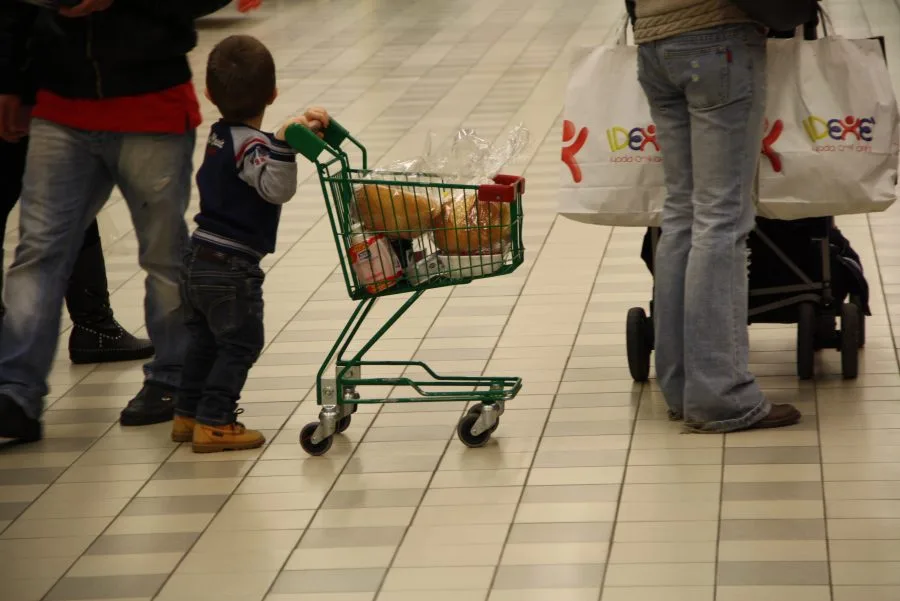 Carrello della spesa in un supermercato italiano
