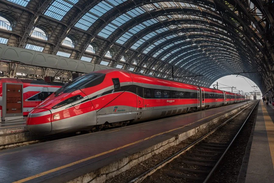 Frecciarossa 1000 Trenitalia fermo nella stazione di Milano Centrale