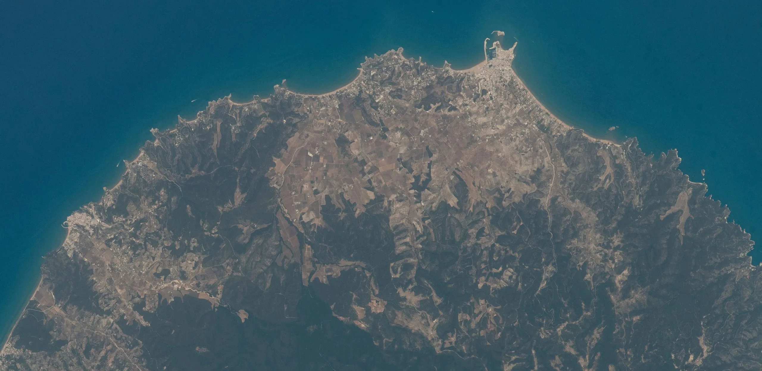 Costa del Gargano tra Peschici e Vieste vista dallo spazio