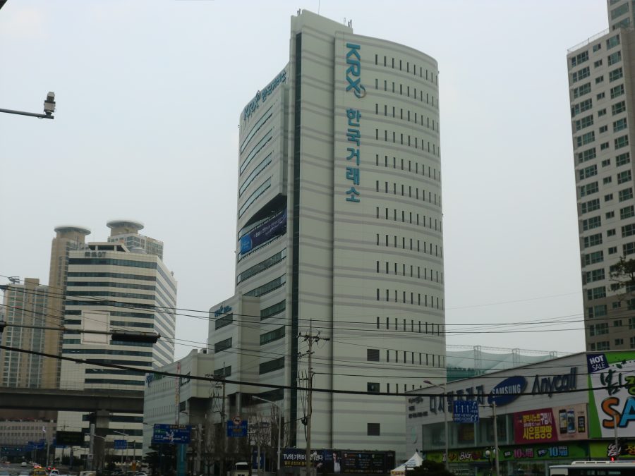 Sede della Korea Exchange a Busan, contesto della scossa sui mercati asiatici