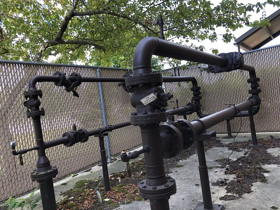 Stazione di gasdotto con valvole e tubazioni per il trasporto di gas naturale