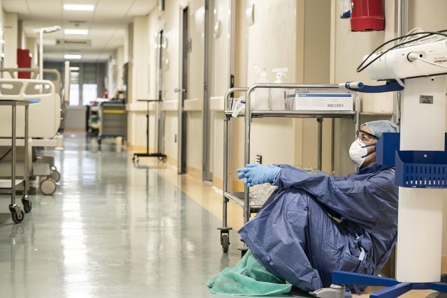 Personale sanitario in corsia ospedaliera