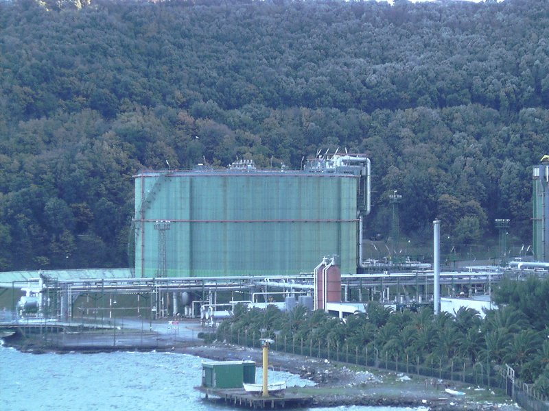 Serbatoio del rigassificatore di Panigaglia a Portovenere