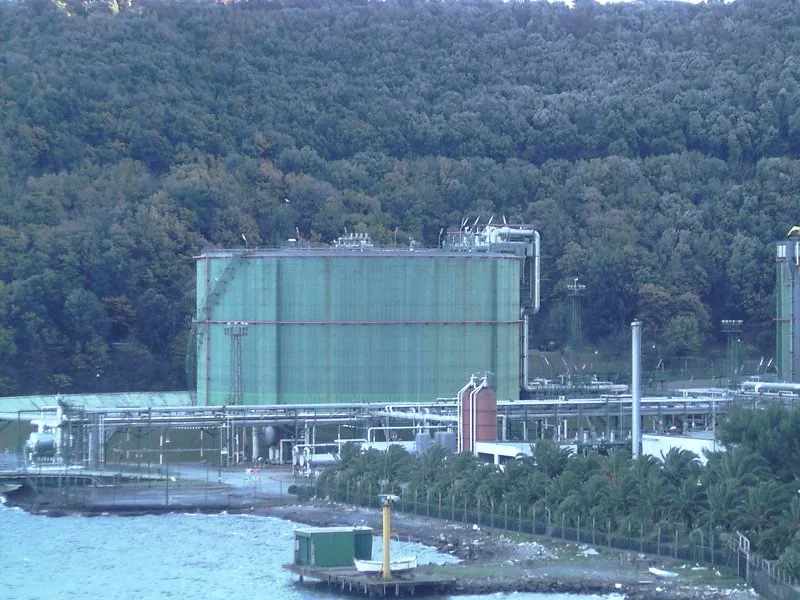 Serbatoio del rigassificatore di Panigaglia a Portovenere