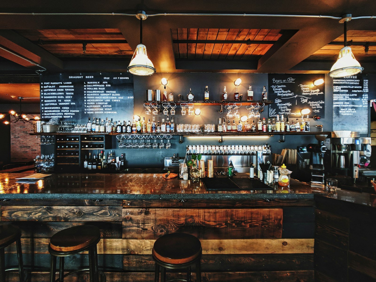 Bancone di un bar, immagine di contesto per la sicurezza nei locali pubblici