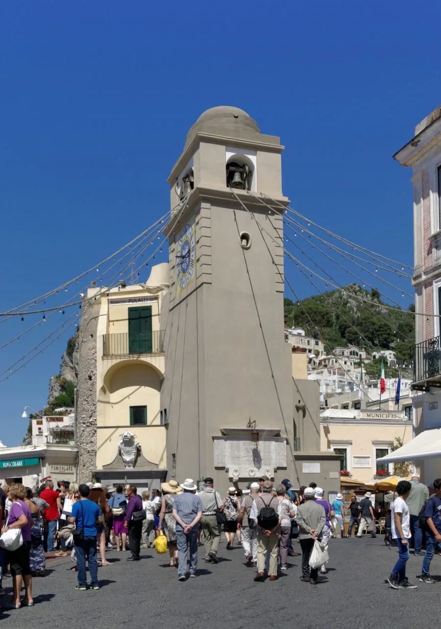 La Piazzetta di Capri con la torre dell'orologio