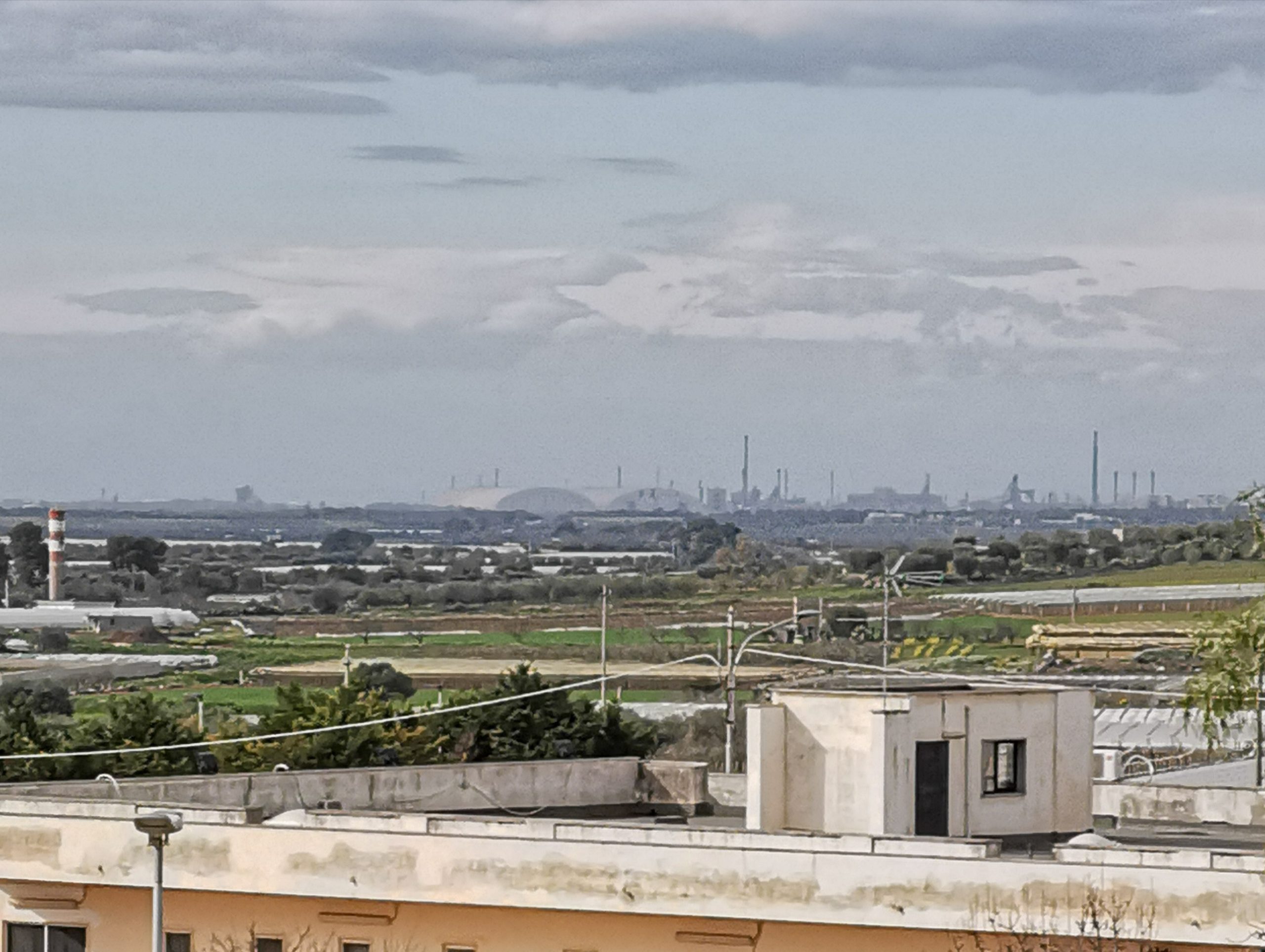Stabilimento ex Ilva di Taranto visto da Grottaglie