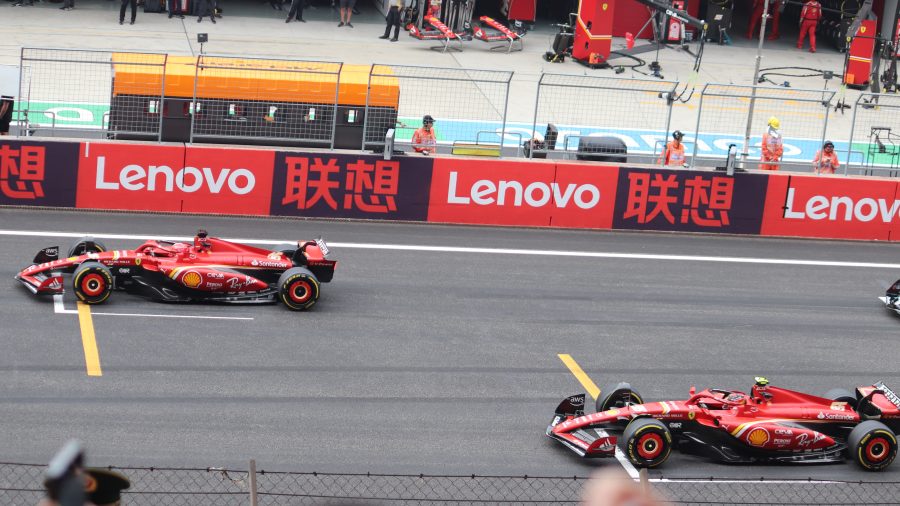 Charles Leclerc e Carlos Sainz sulla griglia del GP di Cina 2024