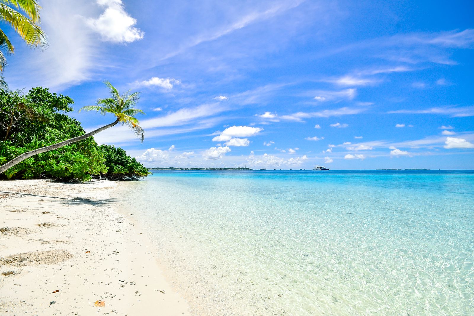 Spiaggia tranquilla per vacanze lontano dalla folla