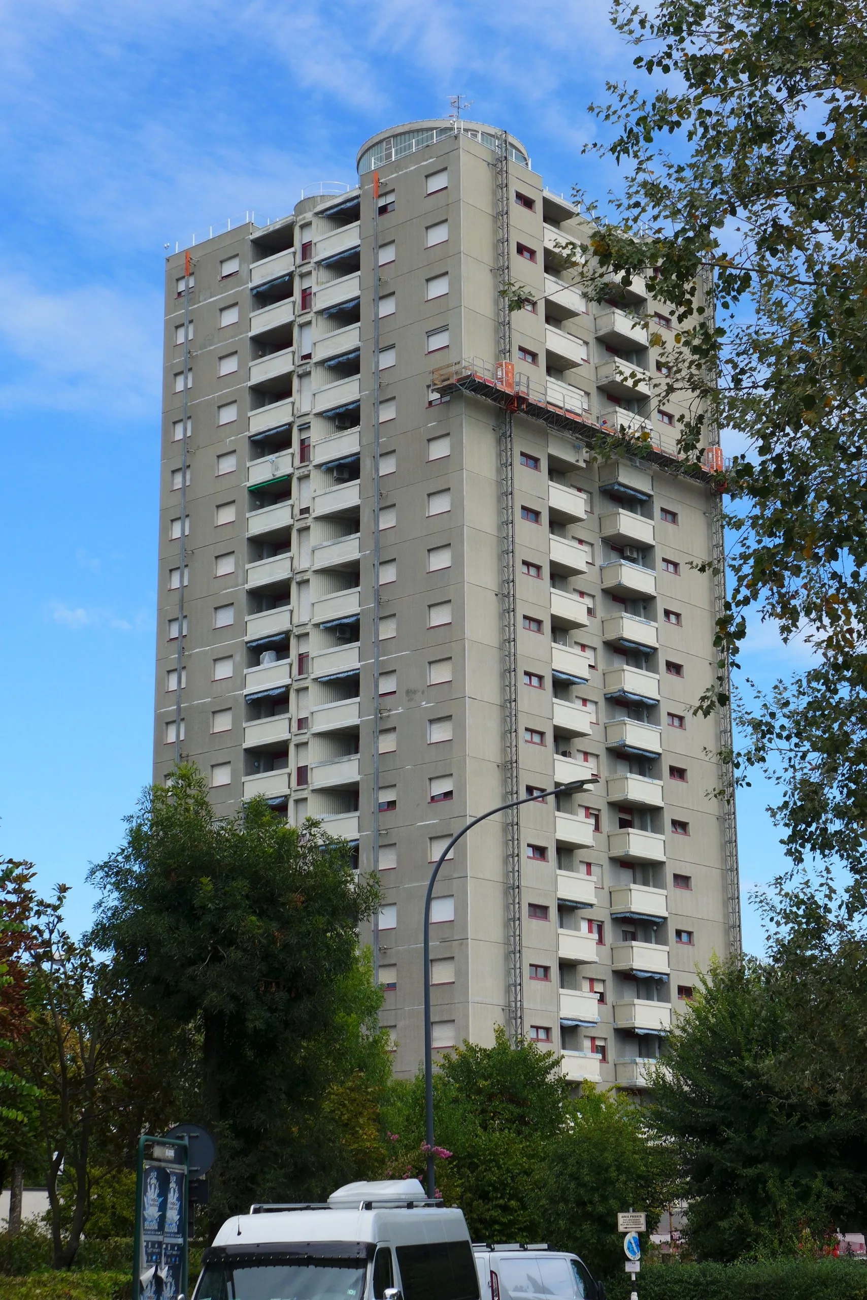 Torre residenziale nel quartiere Pilastro di Bologna