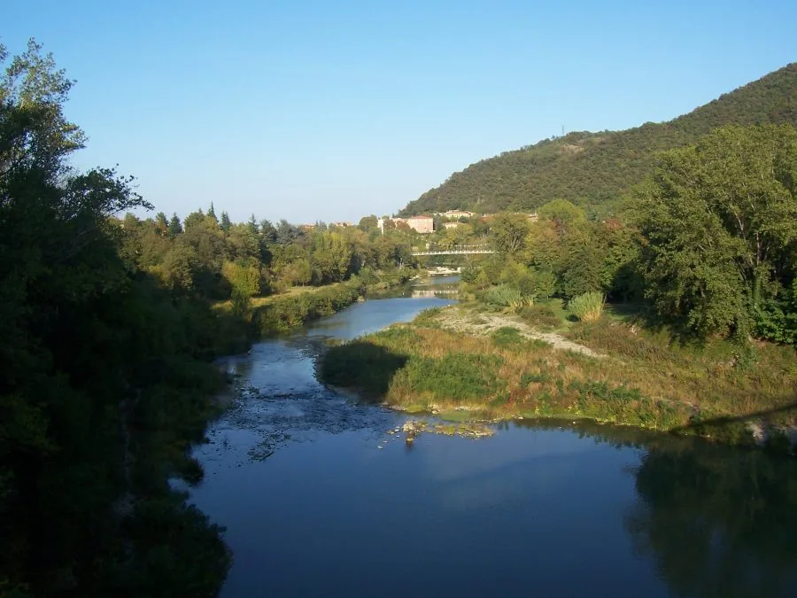 Il fiume Reno a Casalecchio di Reno, contesto territoriale della filiale rapinata