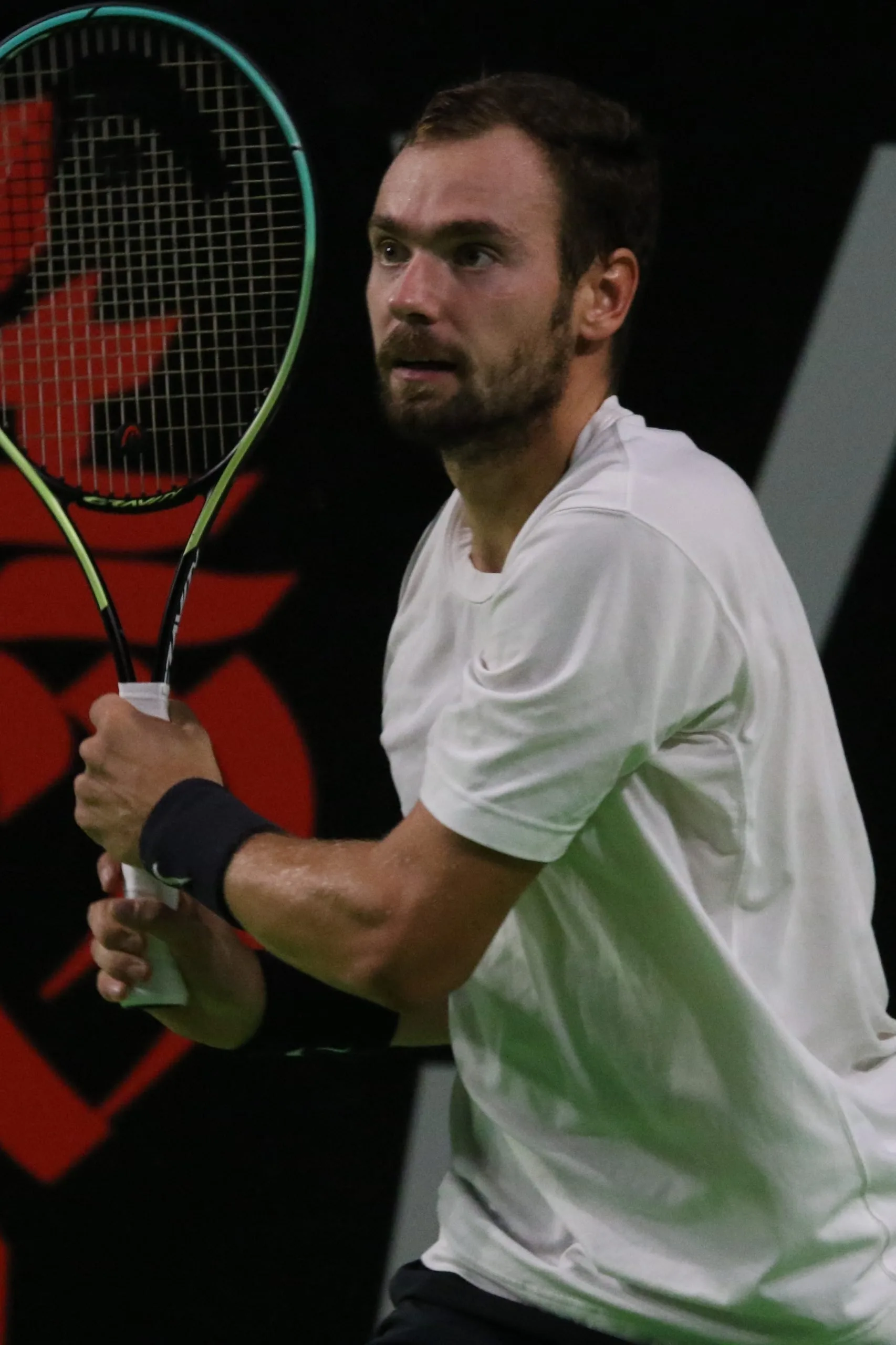 Roman Safiullin durante una partita di tennis