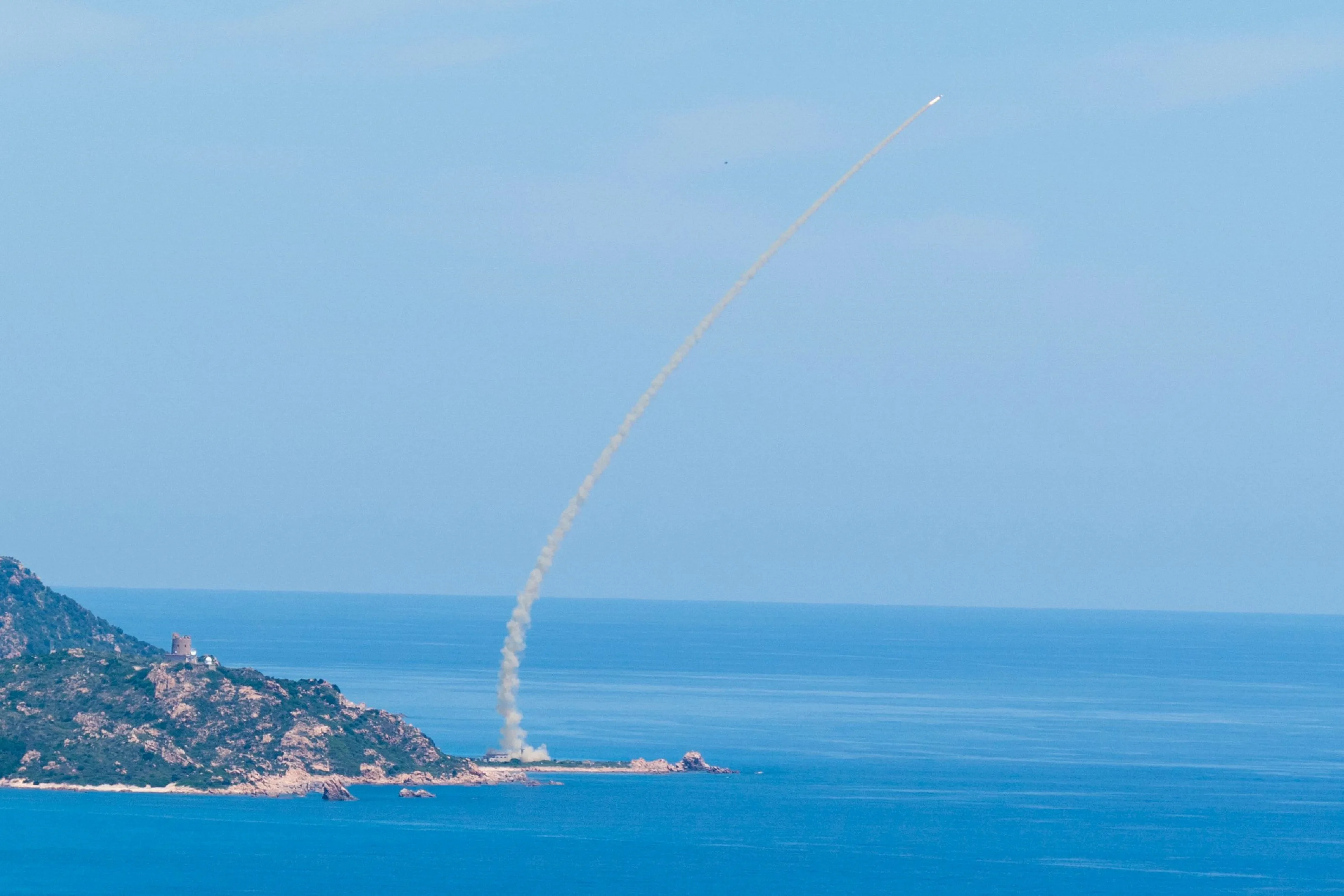 Lancio di un missile ASTER 30 da sistema SAMP/T dell'Esercito Italiano durante un'esercitazione in Sardegna