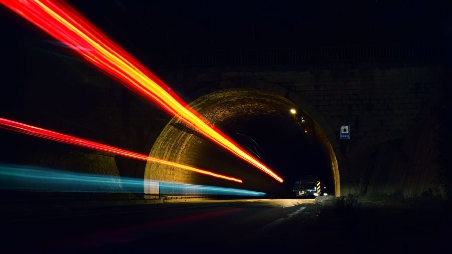 Treno e stazione, immagine di contesto per sciopero trasporti e viaggiatori