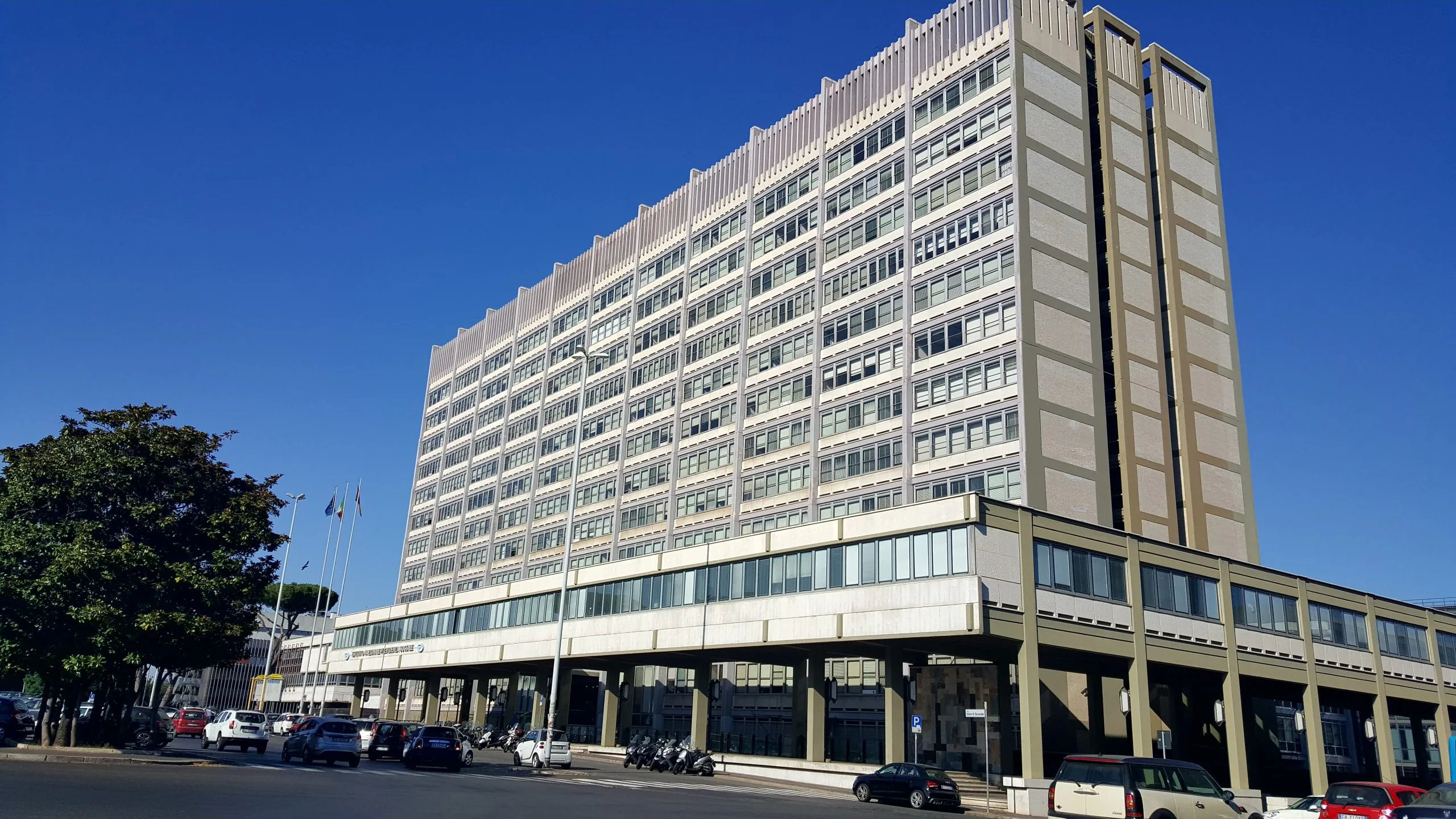 Sede centrale INPS a Roma EUR