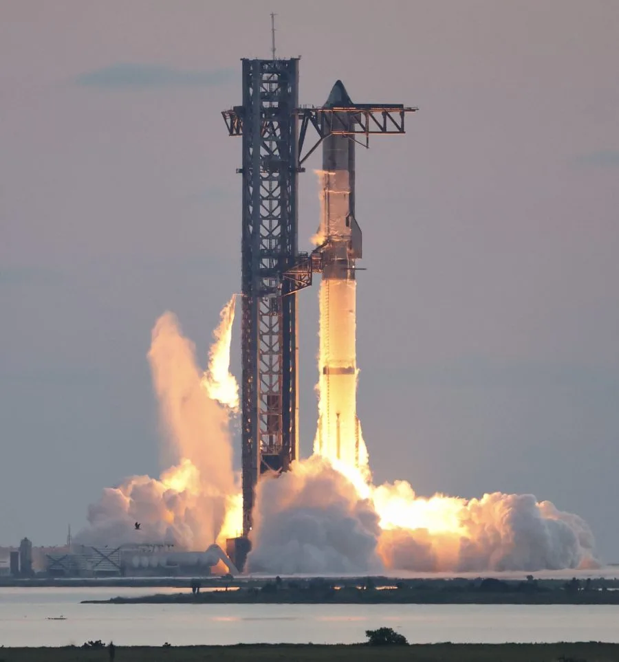Accensione di Starship durante IFT-5 a Starbase