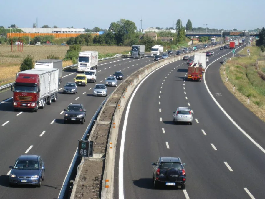 Traffico su una carreggiata dell’autostrada A14 in Emilia-Romagna