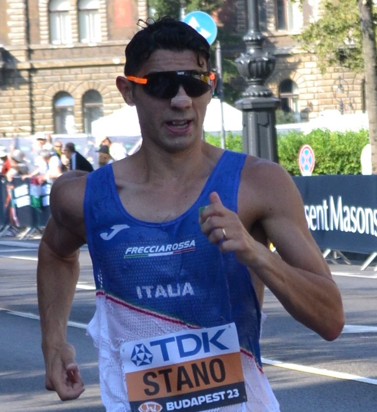 Massimo Stano con la maglia dell’Italia durante una gara di marcia