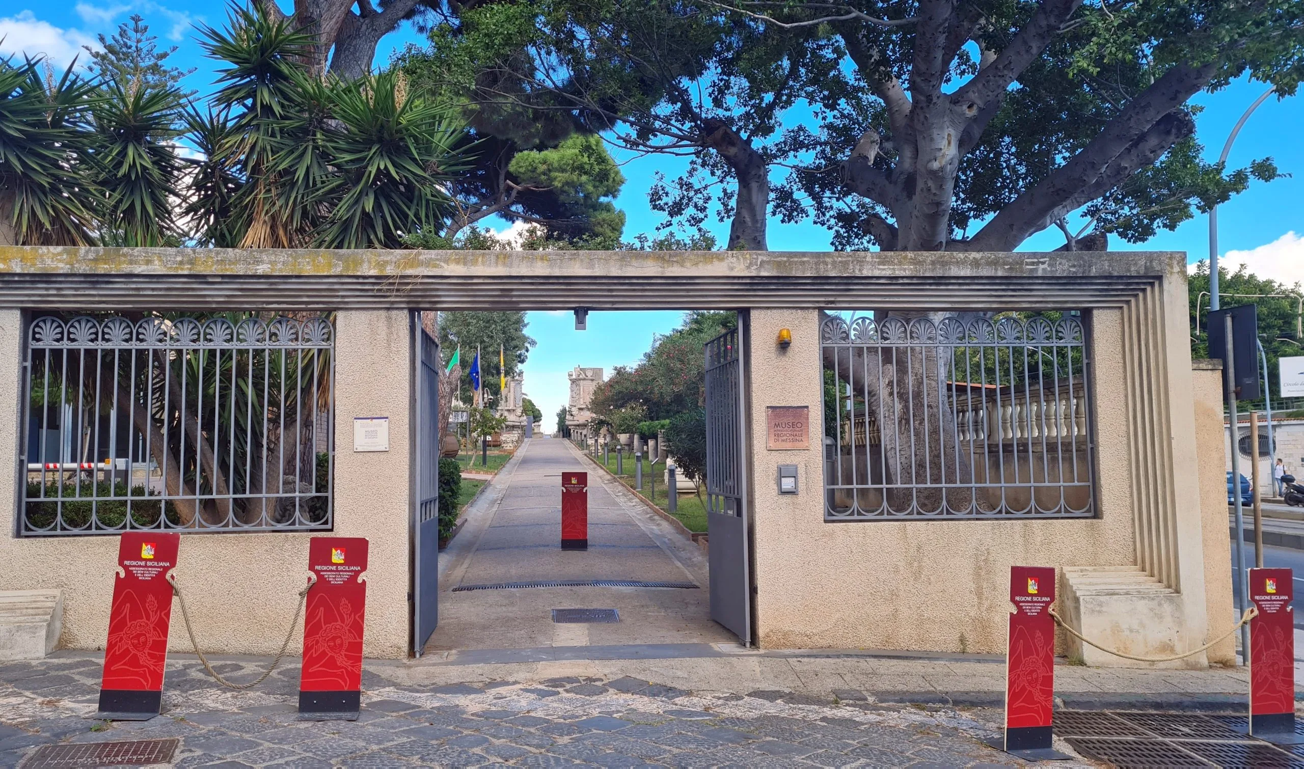 Ingresso del Museo regionale di Messina in viale della Liberta