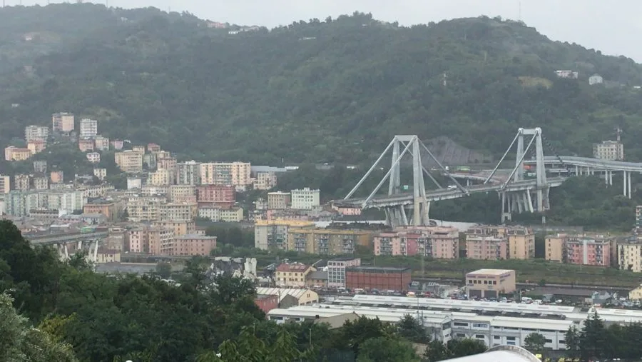 Il Ponte Morandi crollato visto dalla Val Polcevera a Genova