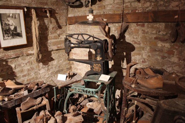 Bottega storica di calzolaio a Montelupone