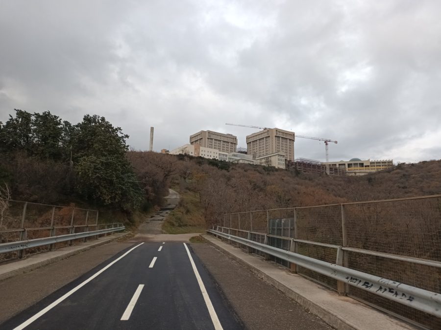 Ospedale di Cattinara a Trieste visto dalla strada