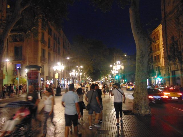La Rambla di notte a Barcellona