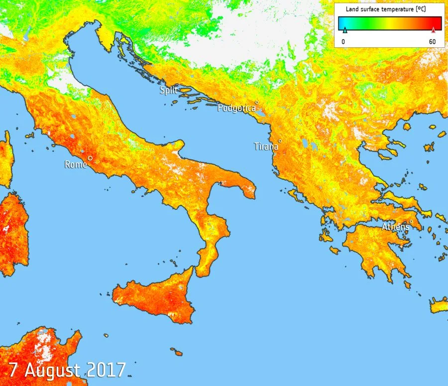 Mappa satellitare delle temperature superficiali nel Sud Europa con Roma e Italia durante un ondata di calore