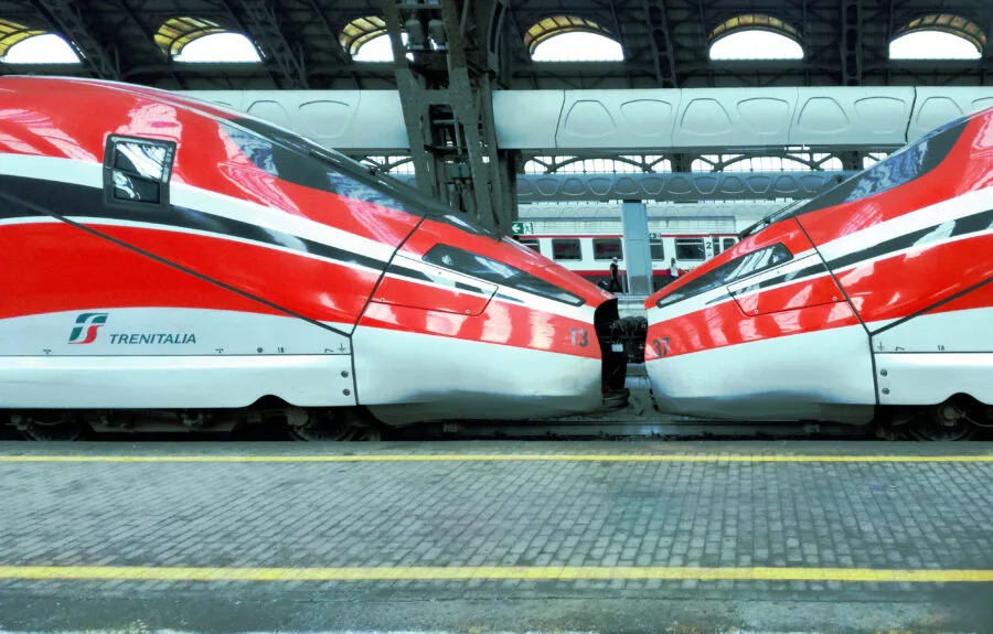 Due Frecciarossa fermi alla stazione di Milano Centrale