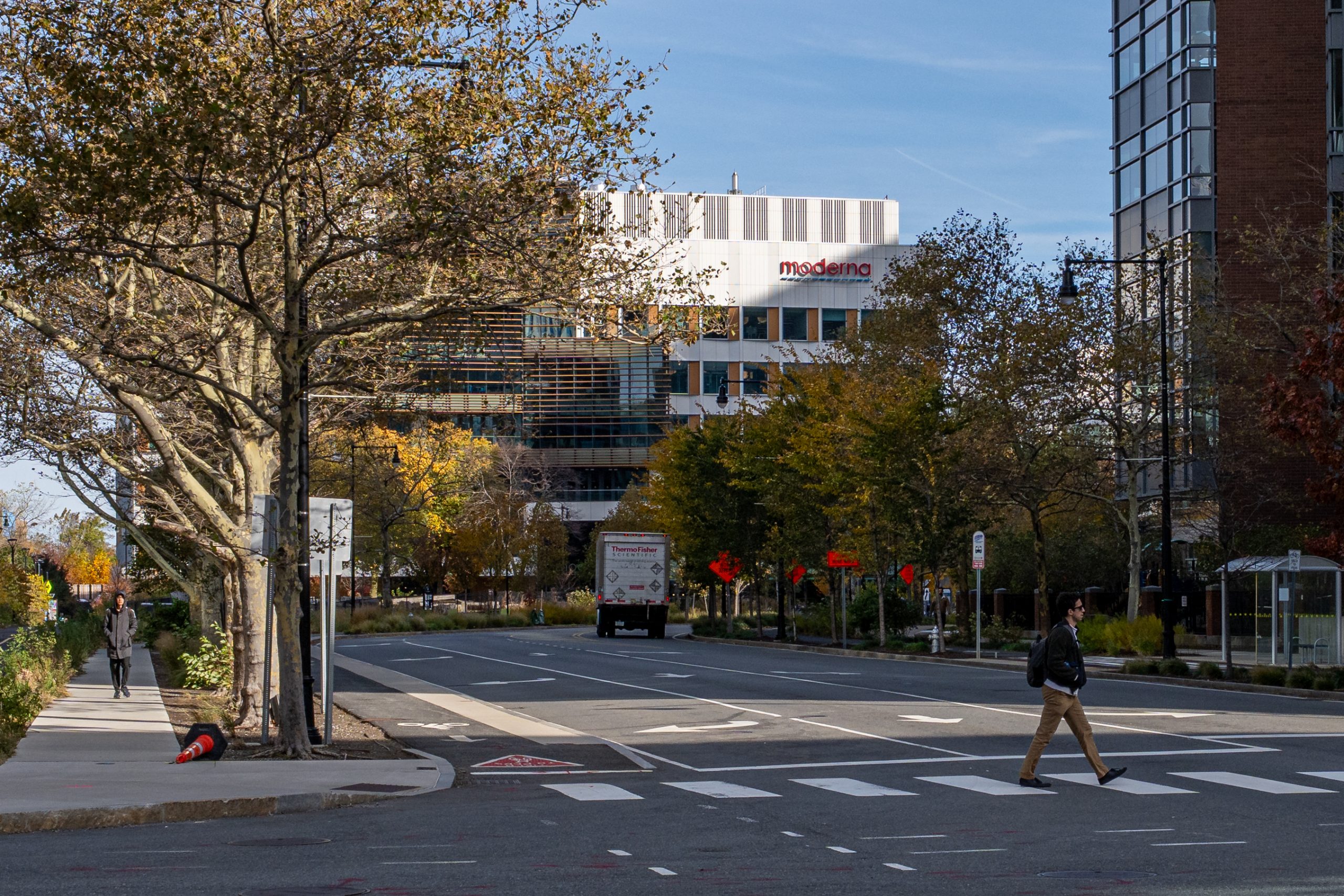 Sede Moderna a Cambridge con logo visibile sull edificio