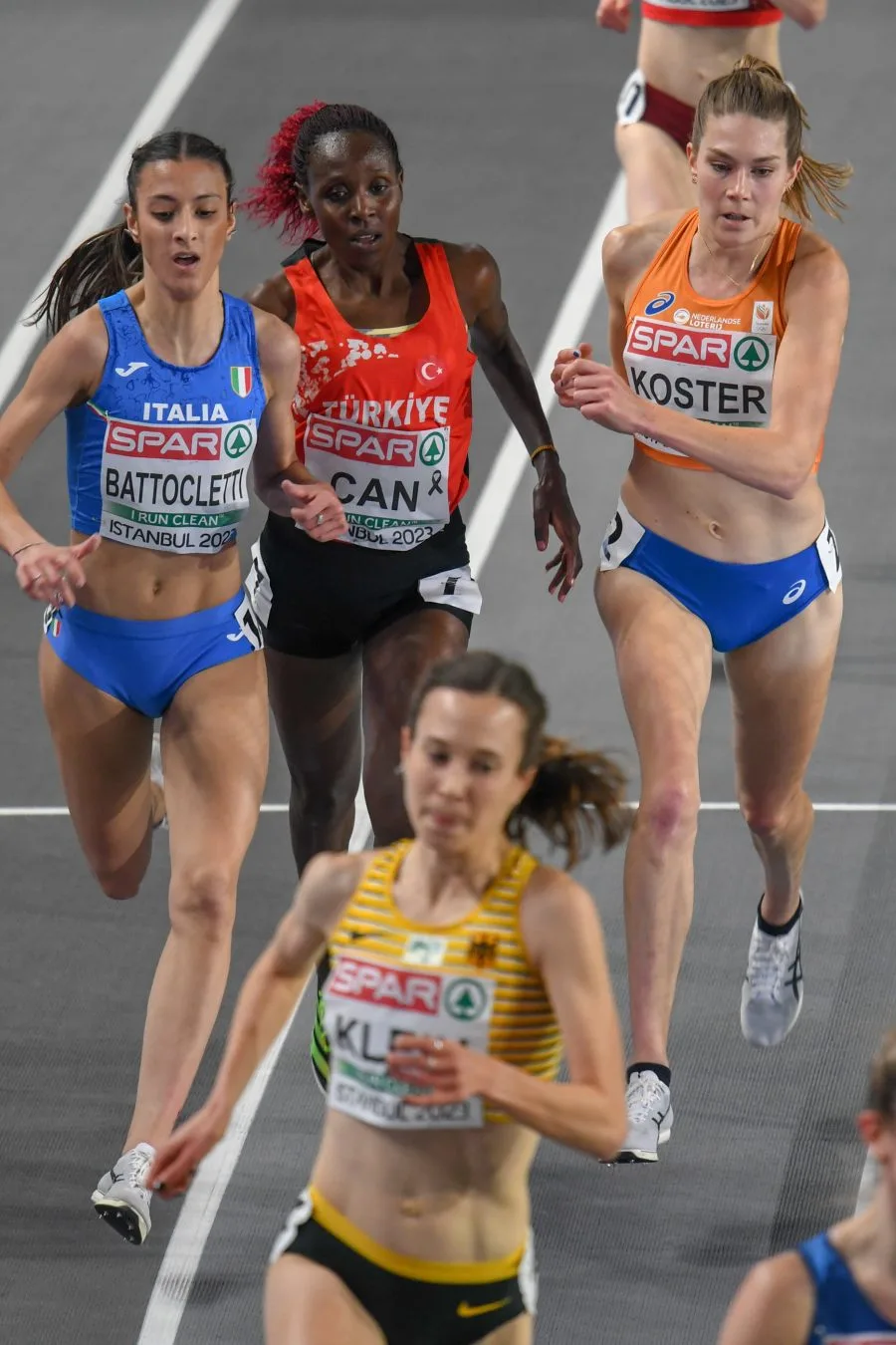 Nadia Battocletti corre in pista con la maglia dell’Italia
