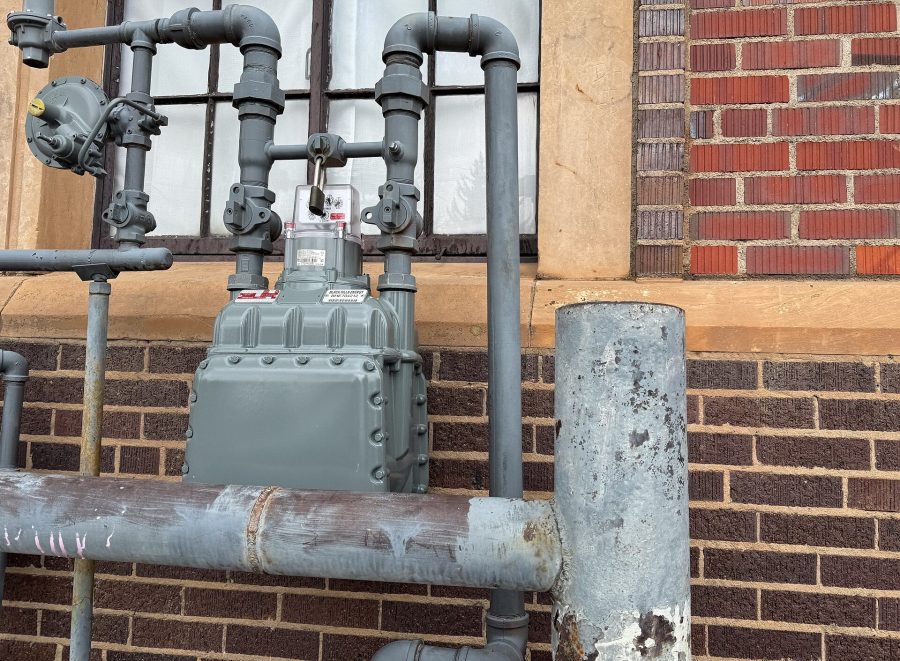 Contatore del gas naturale con tubazioni esterne
