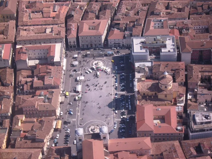 Veduta aerea di Piazza Duomo all’Aquila