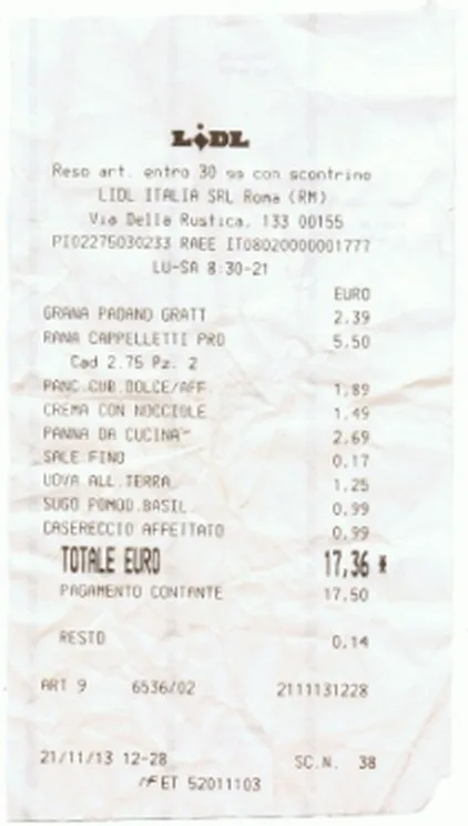 Scontrino fiscale italiano con totale e pagamento