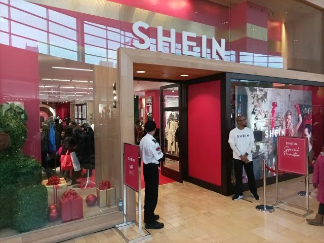 Pop up store Shein