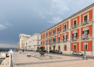 Lungomare di Taranto e palazzi storici