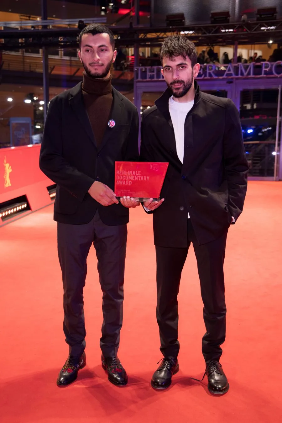 Basel Adra e Yuval Abraham alla Berlinale 2024 con il premio per No Other Land
