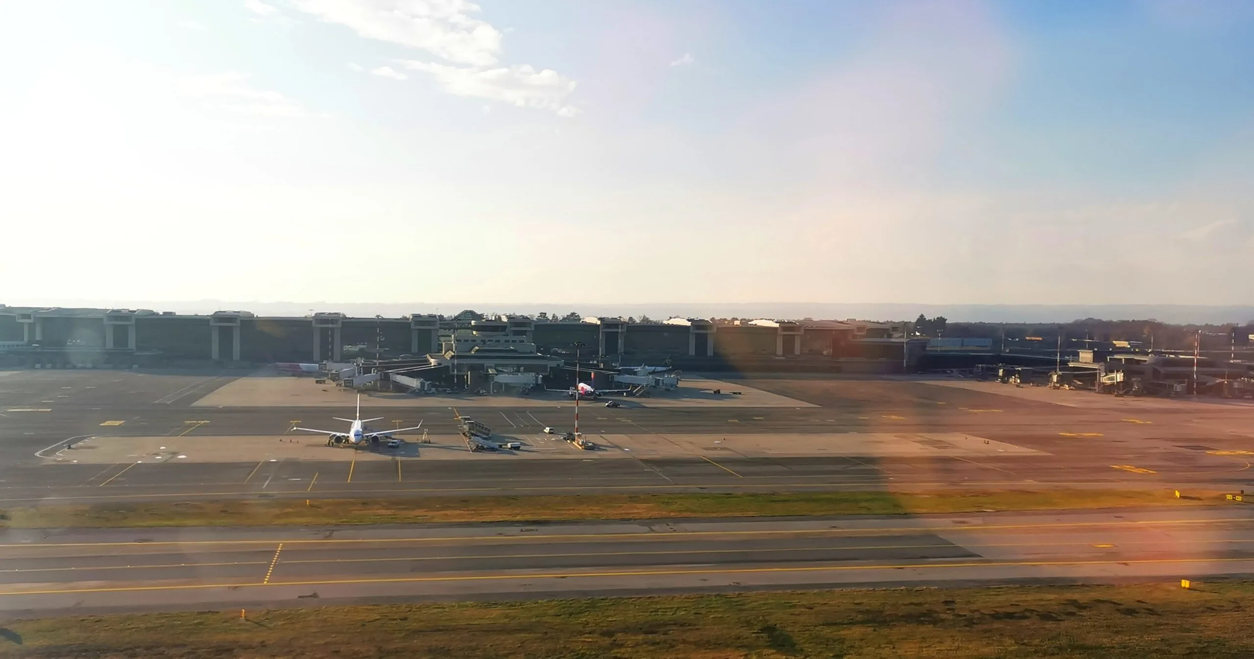 Il Terminal 1 dell’aeroporto di Milano Malpensa visto dalla pista