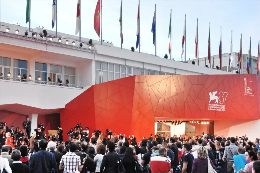Red carpet e pubblico alla Mostra del Cinema di Venezia
