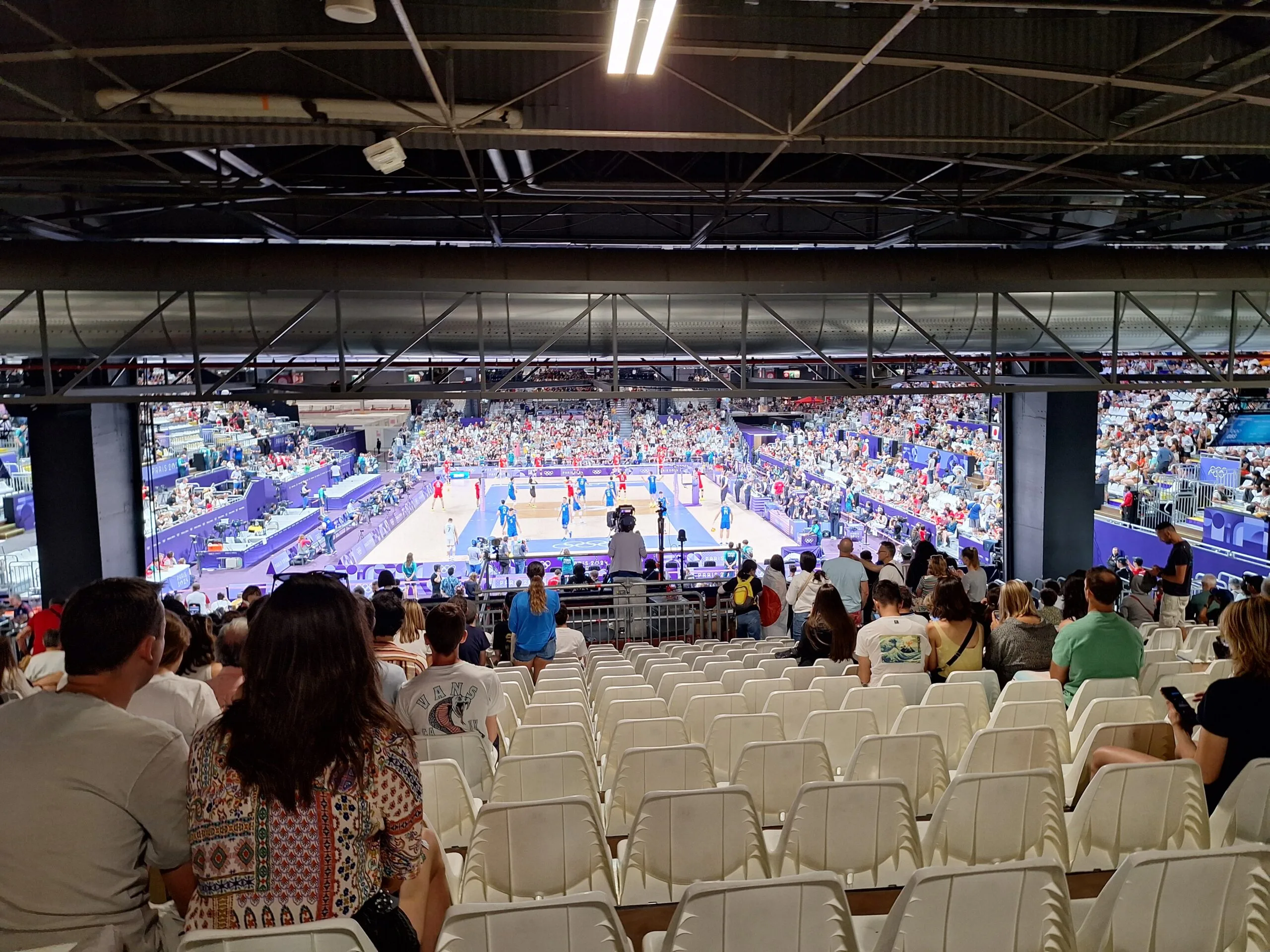 Italia maschile di pallavolo in campo in una partita internazionale