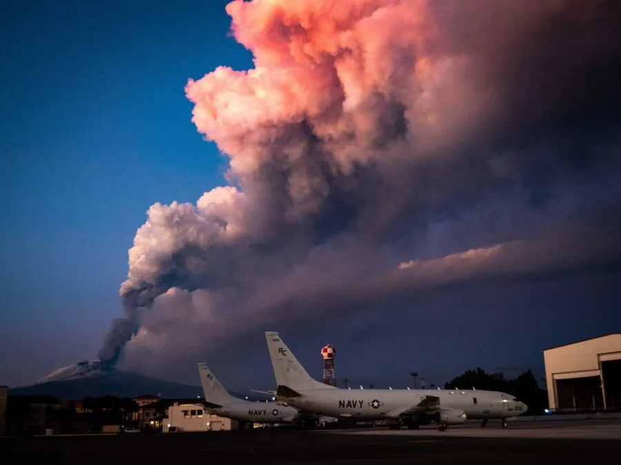 Nube di cenere dell'Etna sopra aeromobili nell'area di Catania