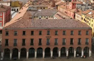 Filiale unicredit modena piazza grande