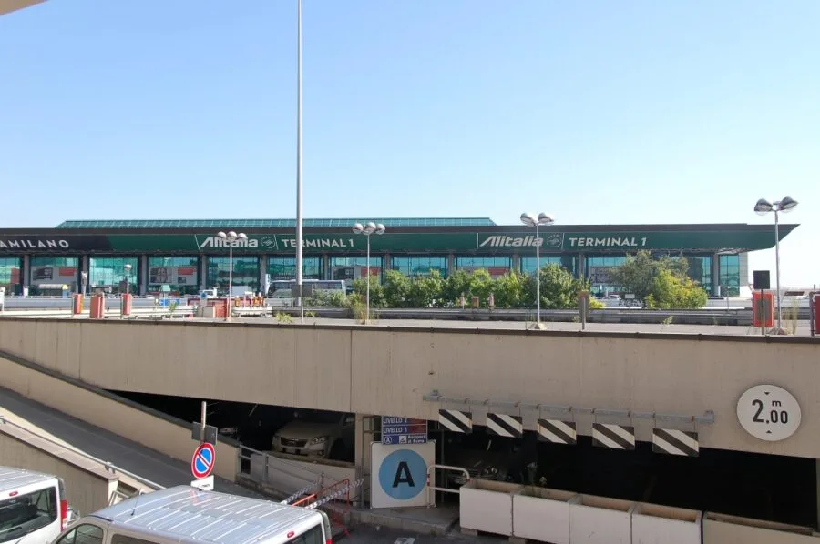 Terminal dell aeroporto di Roma Fiumicino visto dall esterno