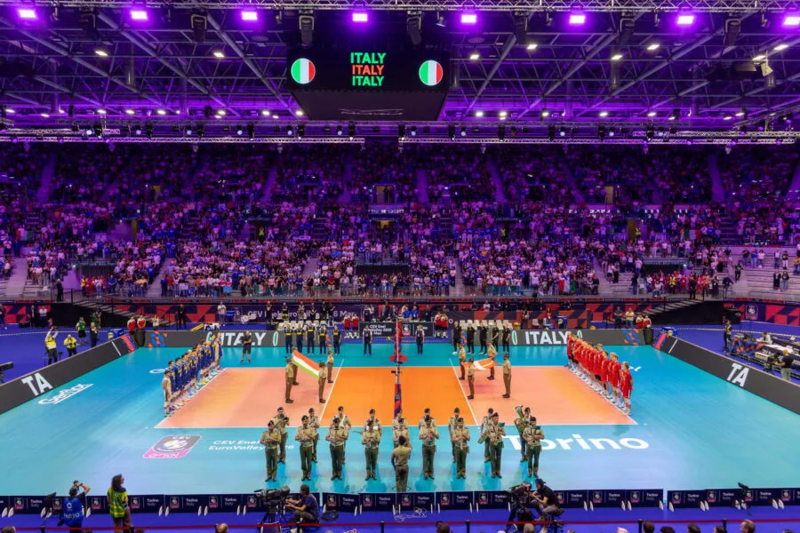 Italia e Danimarca schierate al PalaVela di Torino prima dellottavo di EuroVolley 2026